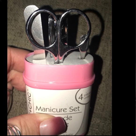 Sassy + Chic Pink 4 Piece Manicure Set w Hard Case Clipper File Scissors Cuticle - Picture 4 of 4